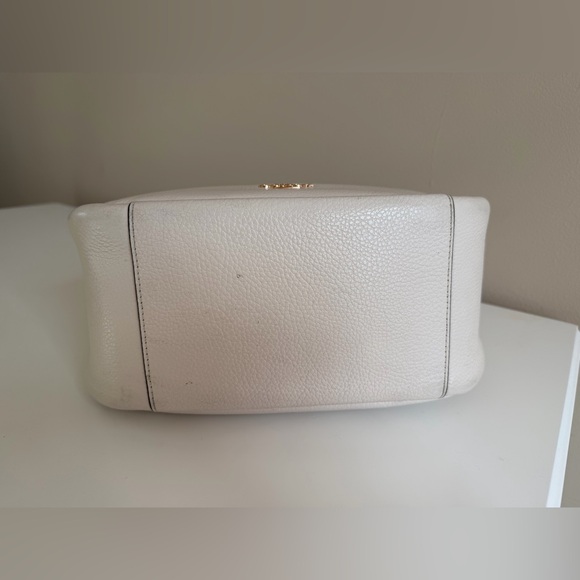 Coach Jules Hobo bag in chalk/white refined pebble leather - Picture 5 of 16